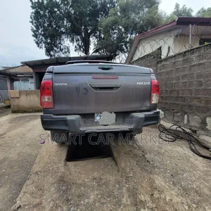 Toyota Hilux 2020 Gray