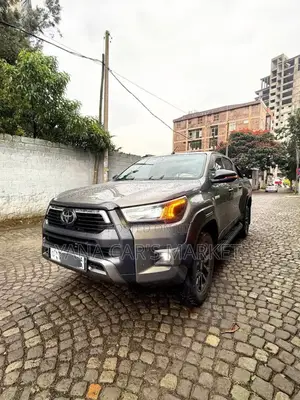 Toyota Hilux 2022 Gray