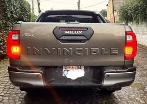Toyota Hilux 2022 Gray