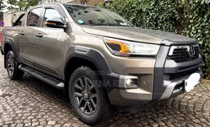 Toyota Hilux 2022 Gray