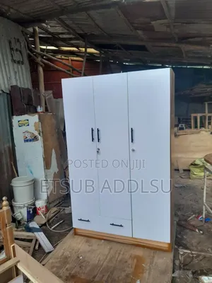 ቁምሳጥን በ ላምኔት የተሰራ 1.20