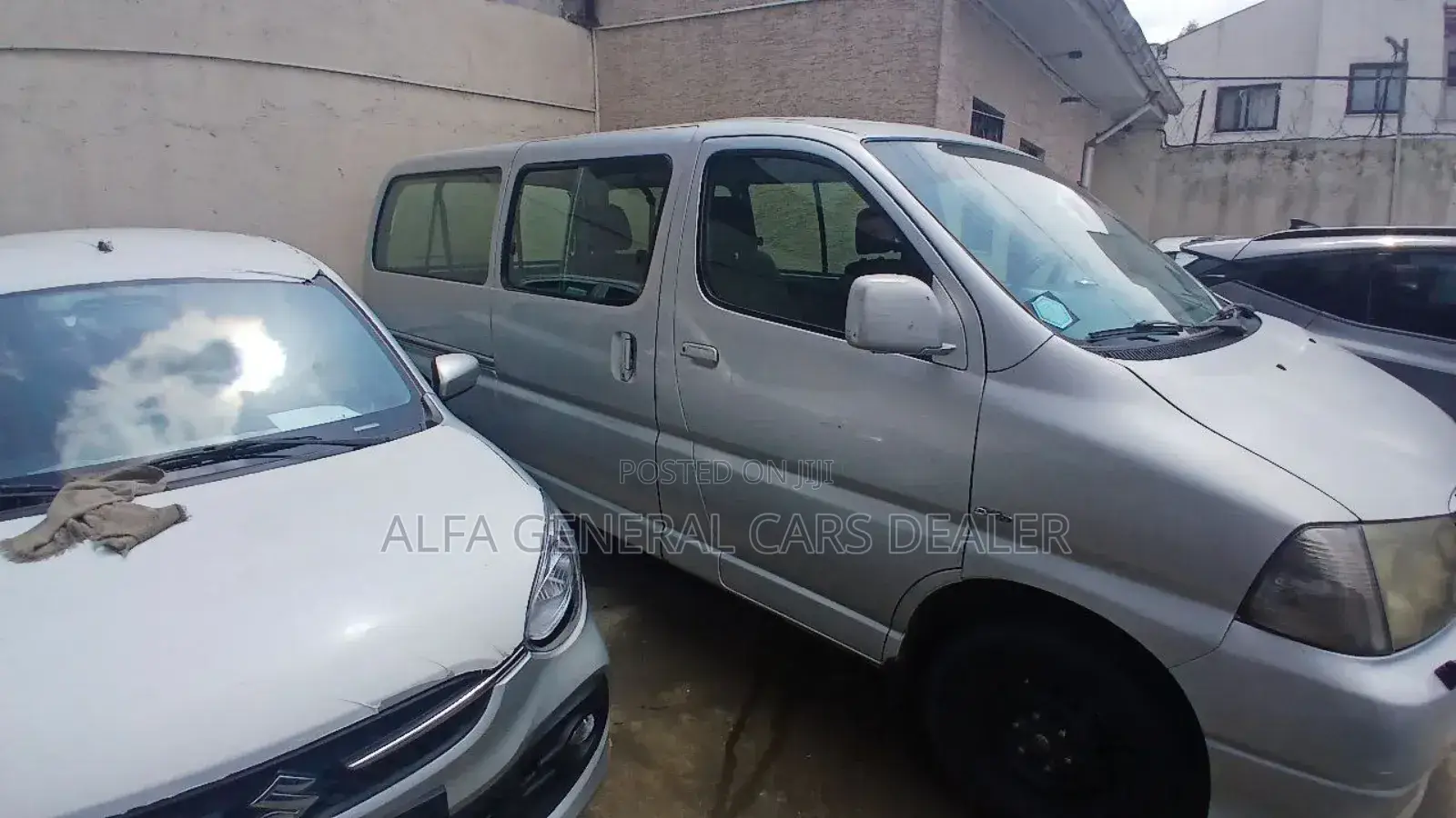 Toyota HiAce 2010 Silver