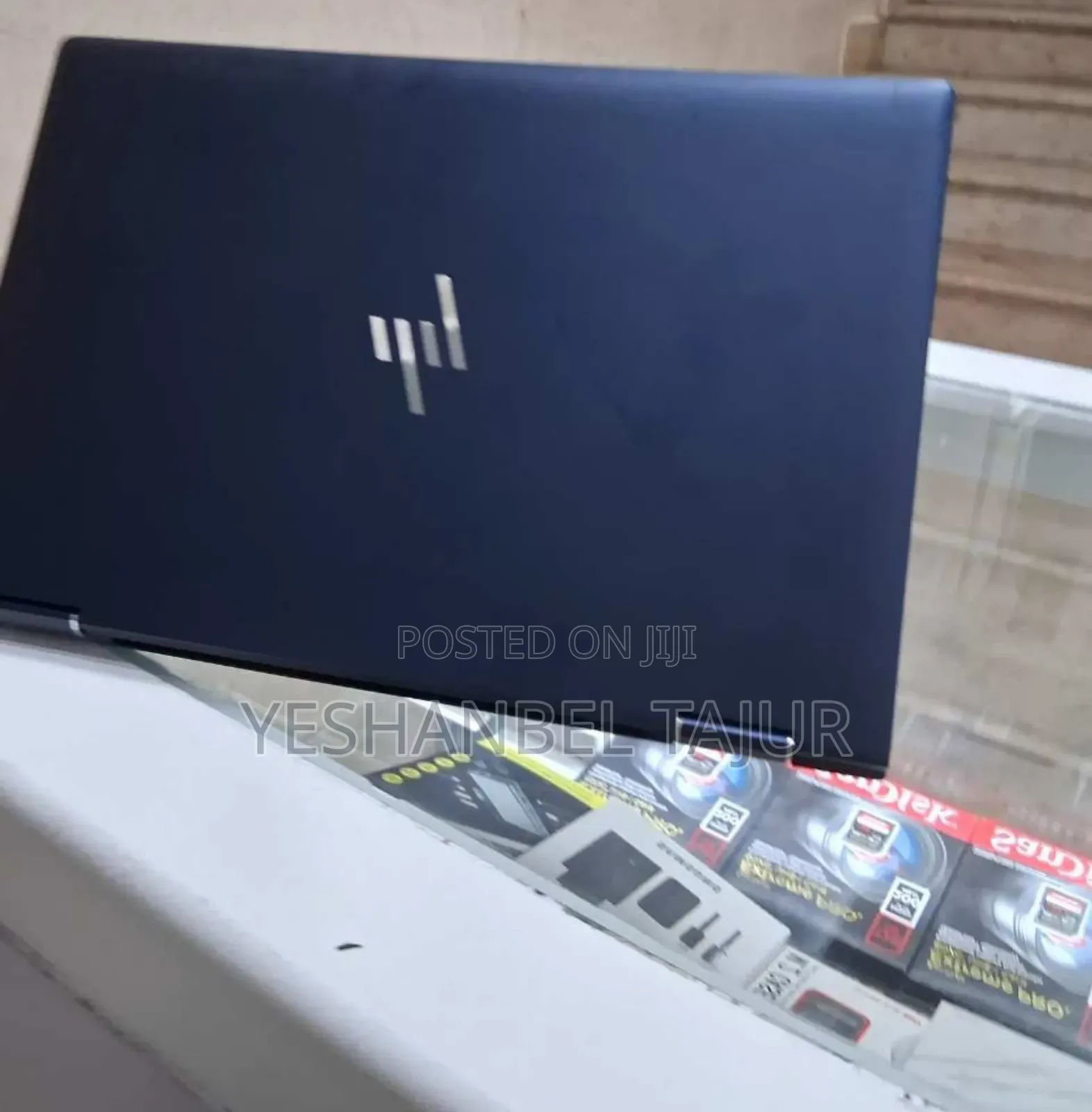 New Laptop HP Dragonfly G1 8GB Intel Core I7 SSD 512GB