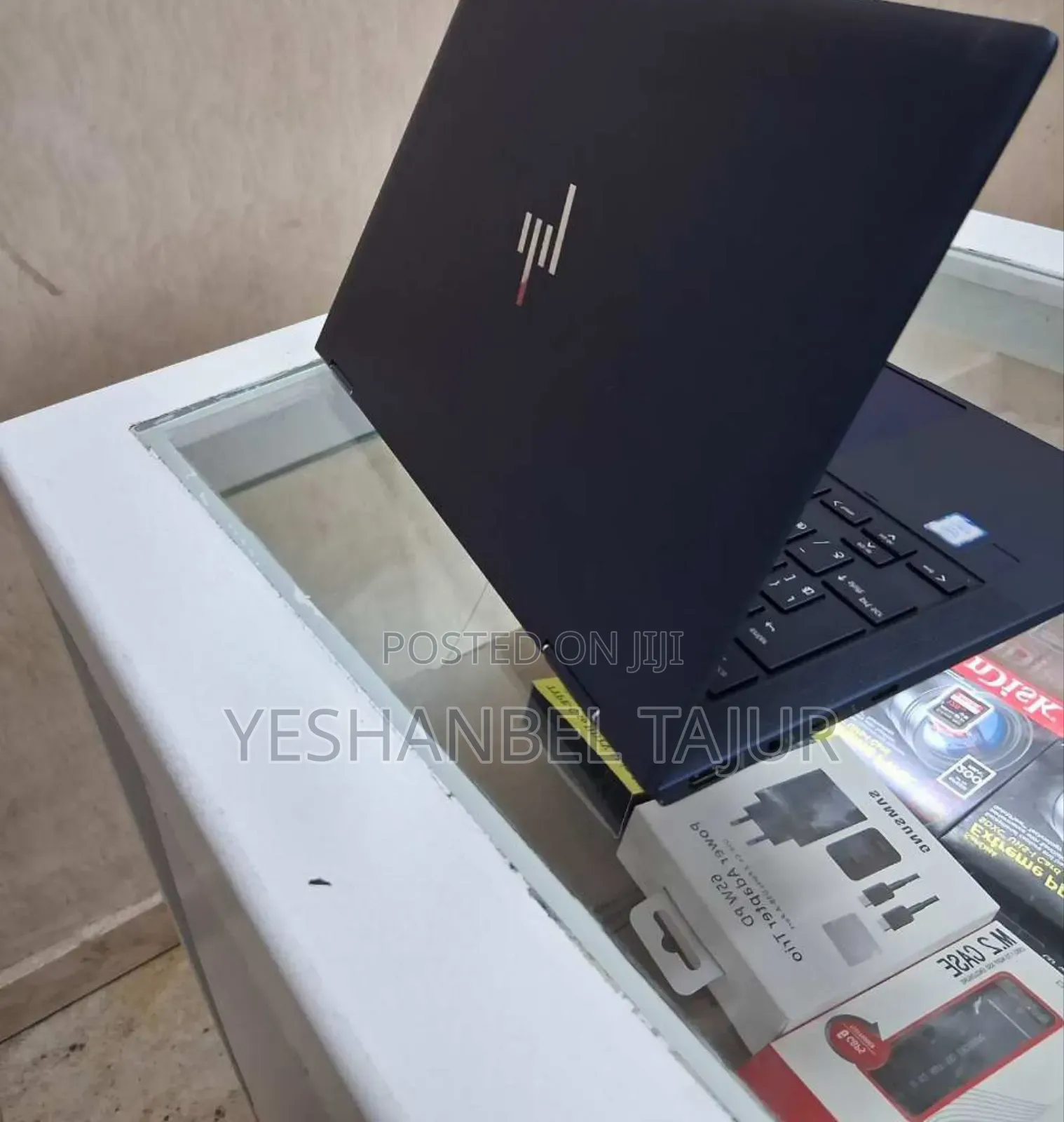 New Laptop HP Dragonfly G1 8GB Intel Core I7 SSD 512GB