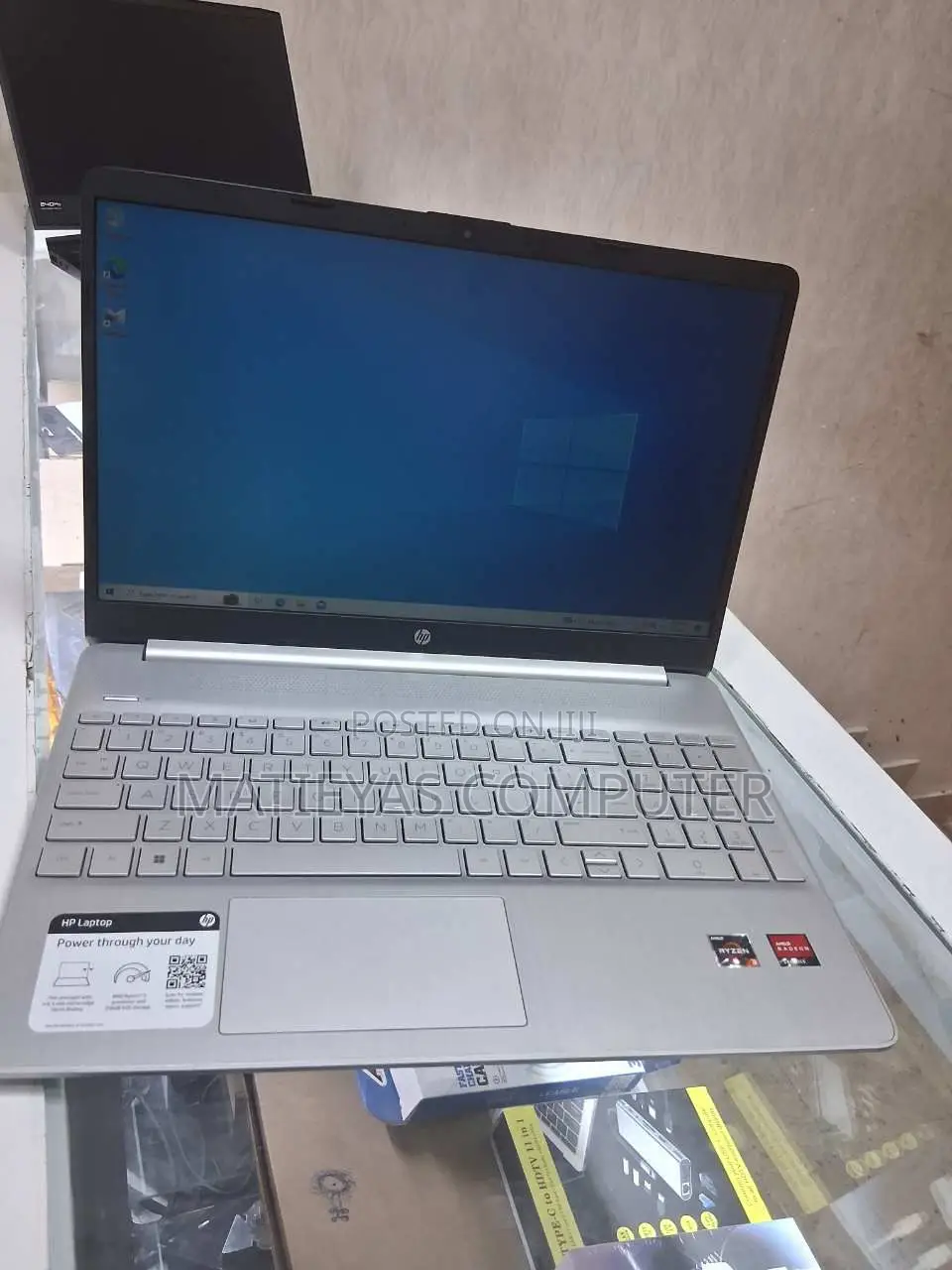 New Laptop HP 8GB AMD Ryzen 3 SSD 256GB