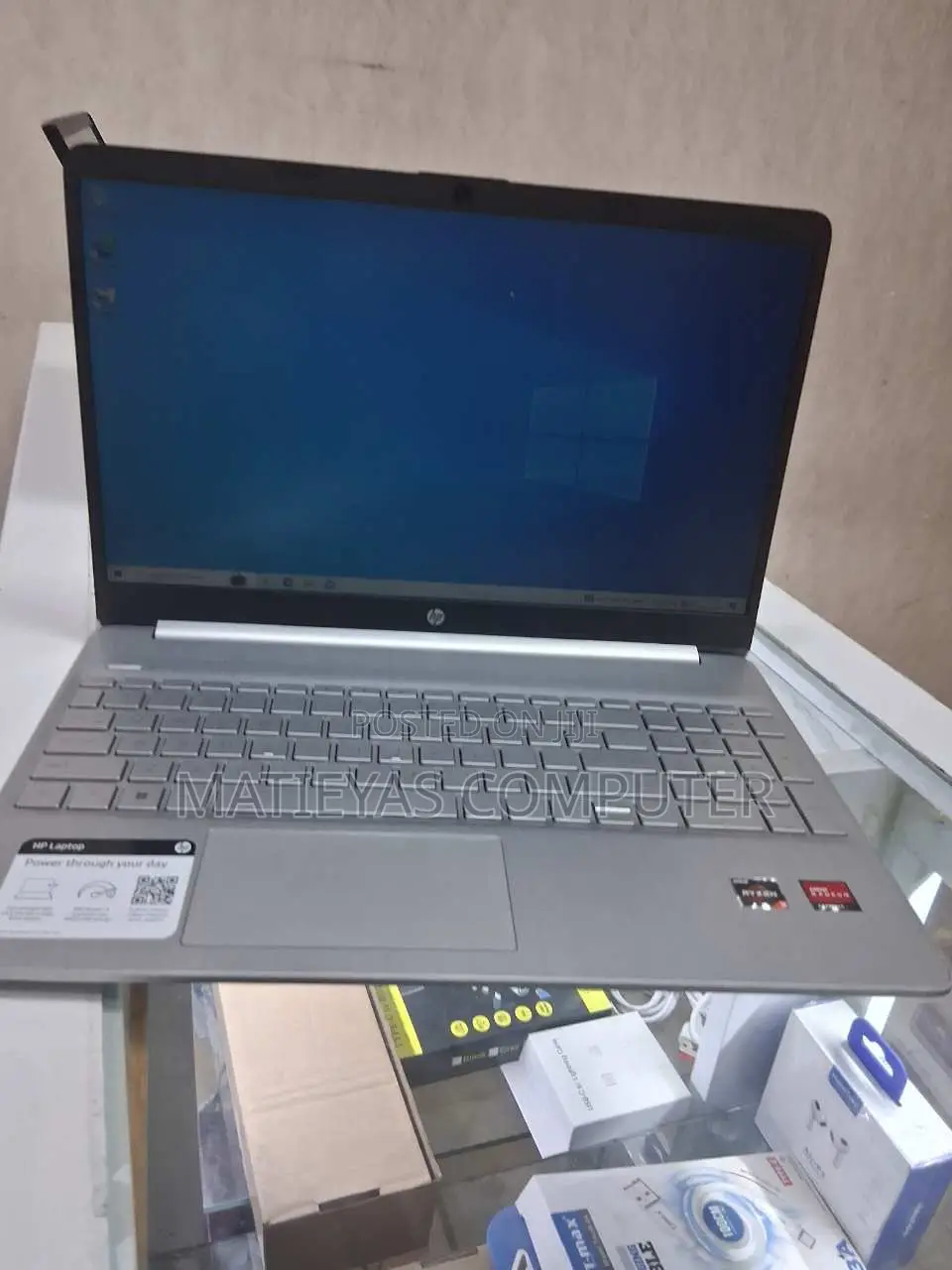 New Laptop HP 8GB AMD Ryzen 3 SSD 256GB