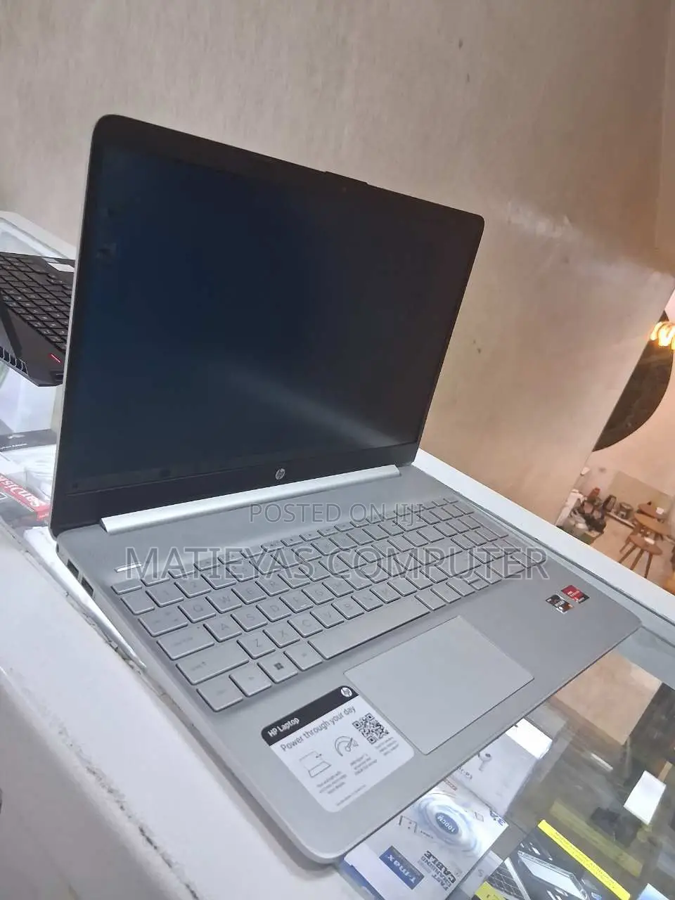 New Laptop HP 8GB AMD Ryzen 3 SSD 256GB