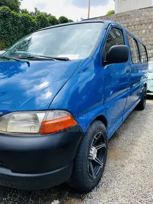 Photo - Toyota HiAce 2005 Blue