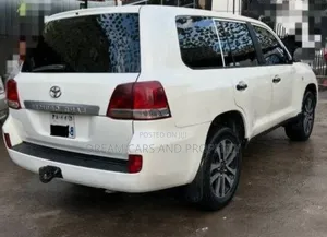 Toyota Land Cruiser 4.5 V8 GXR 2011 White