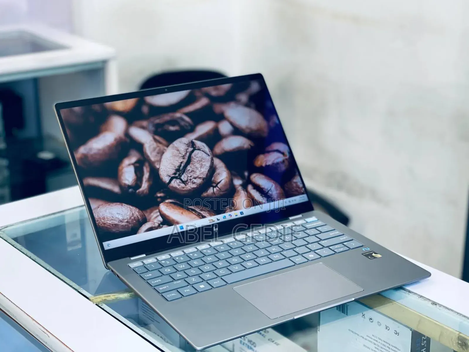 New Laptop HP OmniBook 5 14" 16GB Qualcomm Snapdragon X Elite SSD 1T