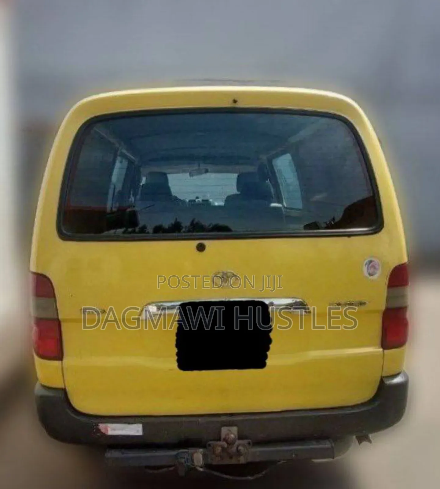 Toyota HiAce 2010 Yellow
