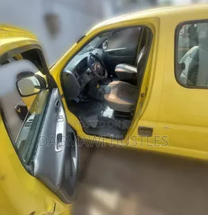 Toyota HiAce 2010 Yellow