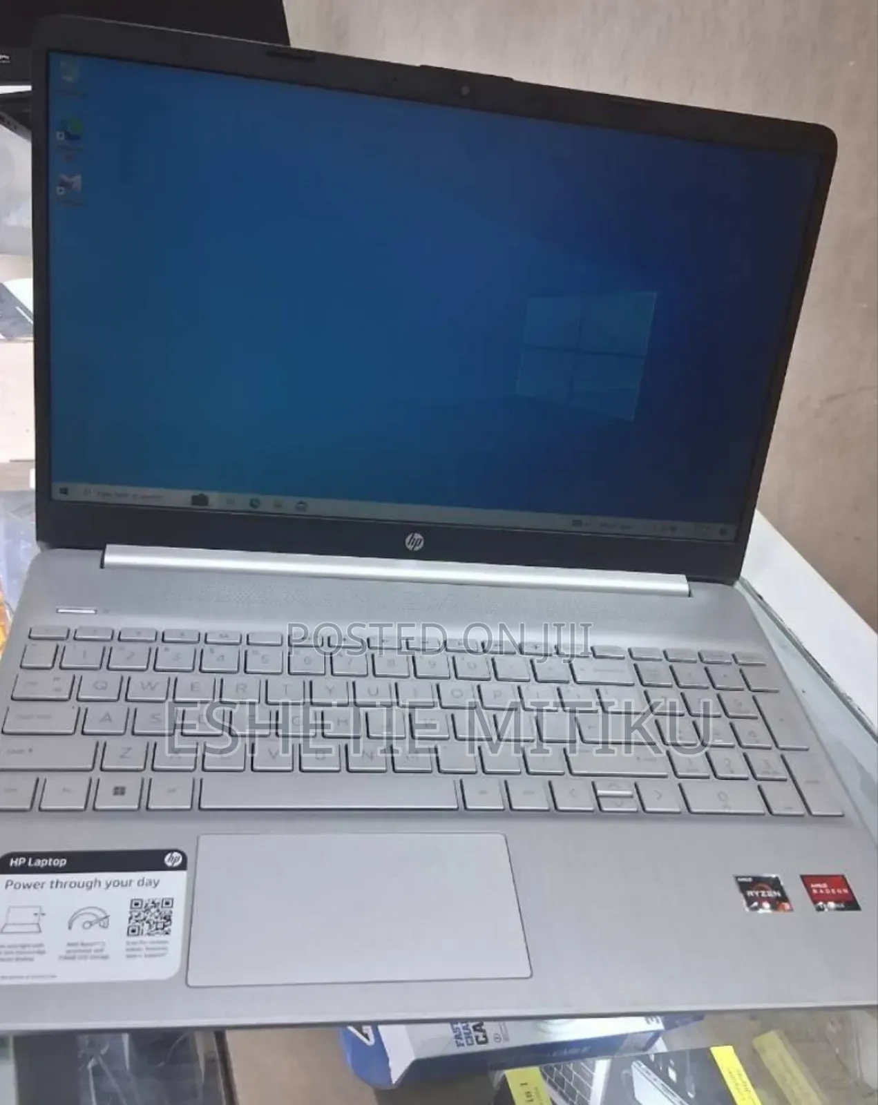 New Laptop HP 8GB AMD Ryzen 5 SSD 256GB