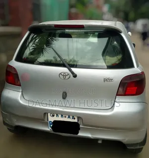 Toyota Vitz 2001 Silver