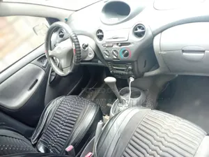Toyota Vitz 2001 Silver