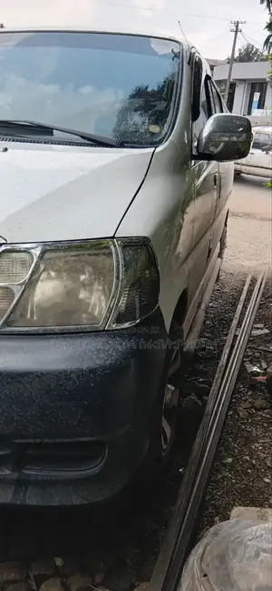 Photo - Toyota HiAce 2011