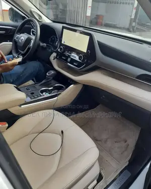 Toyota Highlander Hybrid 2024 Ivory