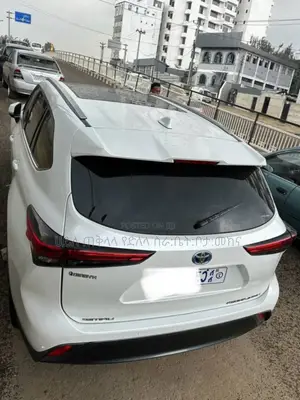 Toyota Highlander Hybrid 2024 Ivory