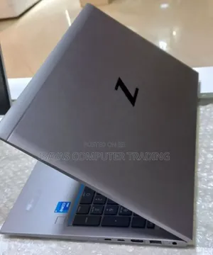 New Laptop HP ZBook Firefly G8 16GB Intel Core I7 SSD 512GB