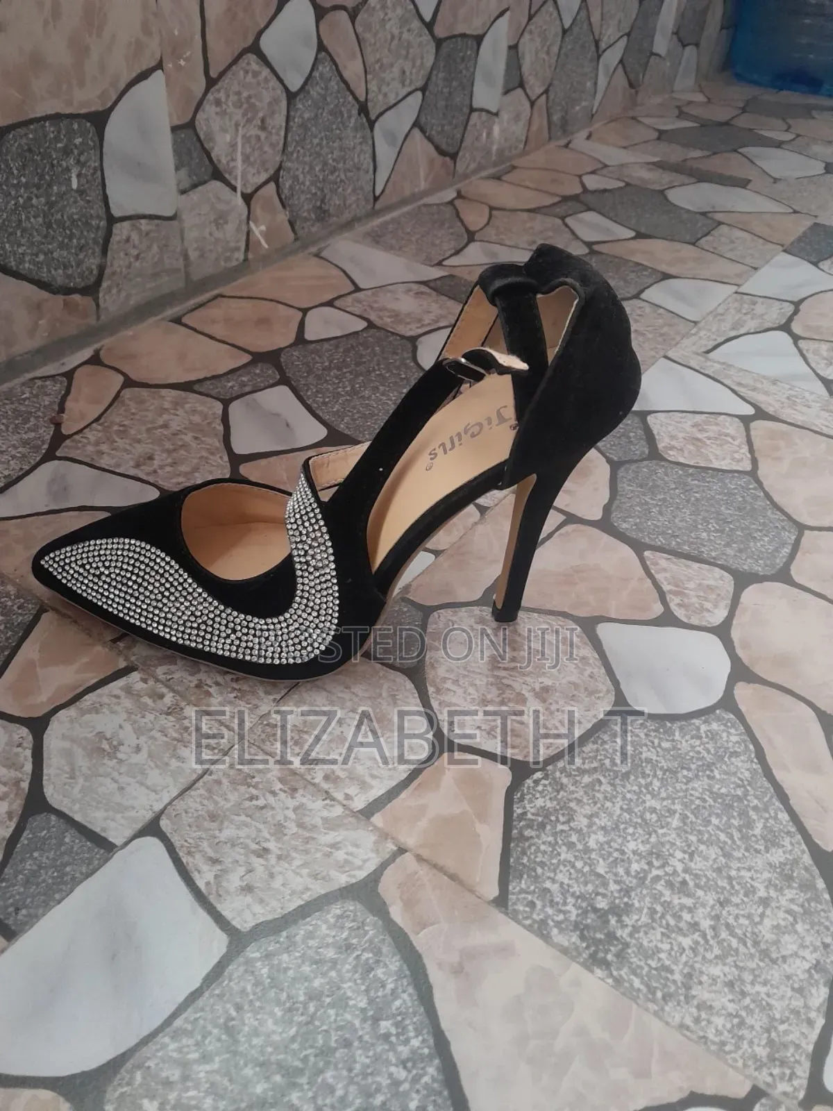 Elegant Ladies Heels for Sale – Brand New