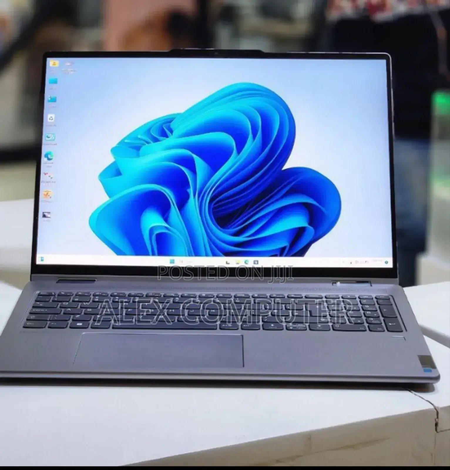 New Laptop Lenovo Yoga 7i 16GB Intel Core I7 SSD 1T