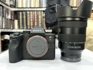 Photo - Sony A7 R 4 Full Frame 35 Sensor With G 24-105mm F4
