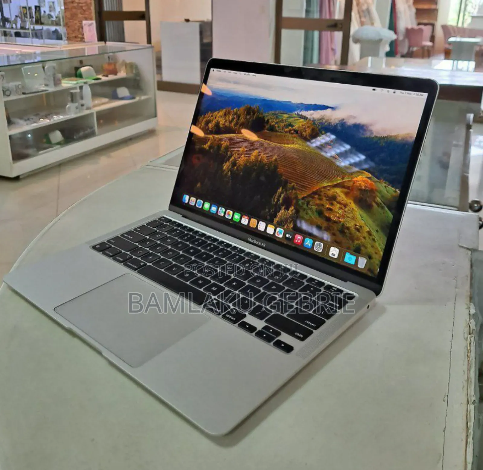 New Laptop Apple MacBook Air 8GB Apple M1 SSD 256GB