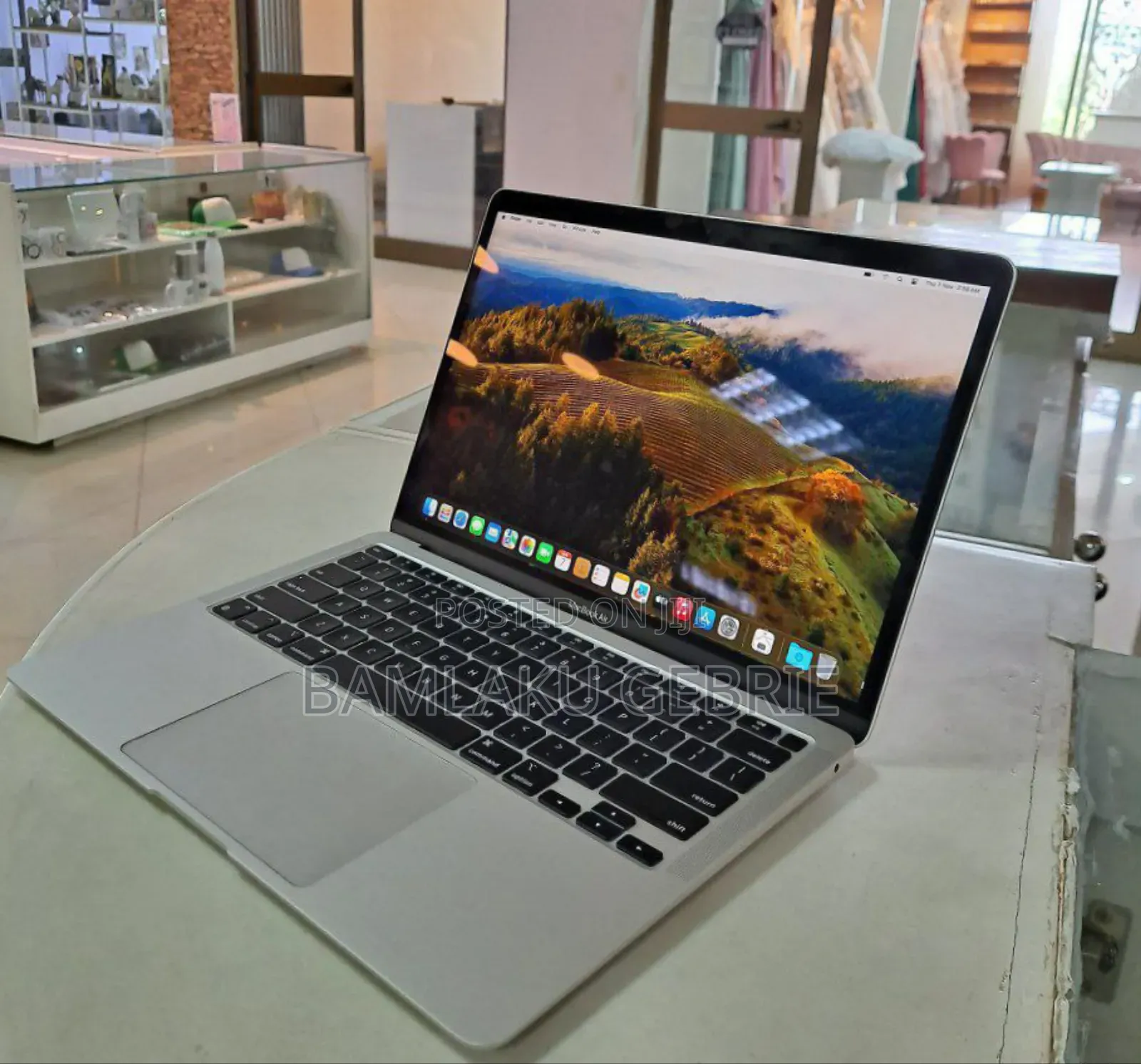 New Laptop Apple MacBook Air 8GB Apple M1 SSD 256GB