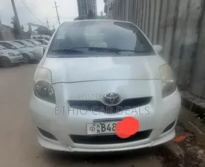 Photo - Toyota Yaris 2010 White