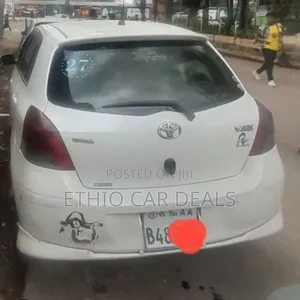 Toyota Yaris 2010 White