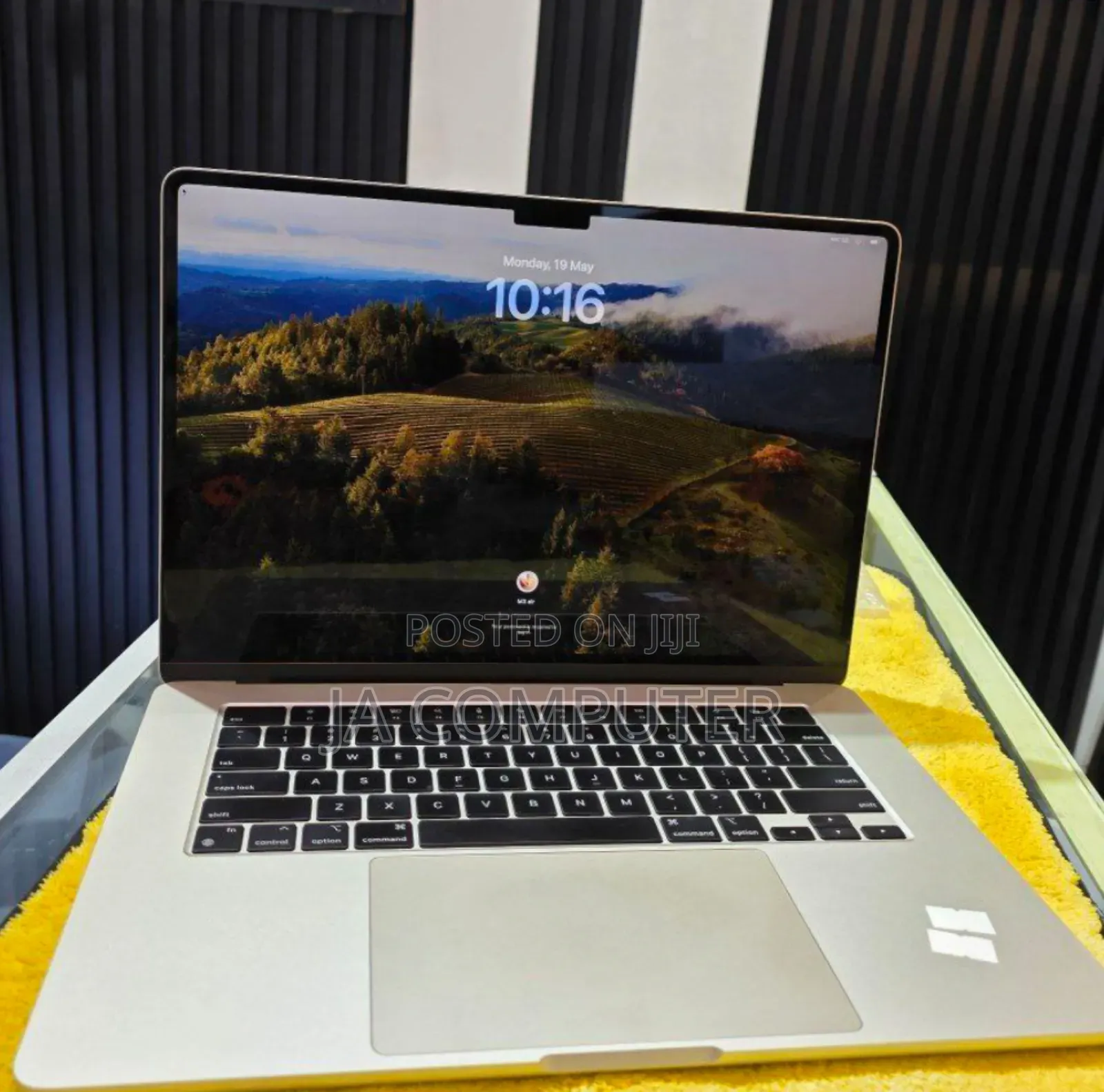 New Laptop Apple MacBook Air 2024 M3 13-Inch 16GB Apple M3 SSD 512GB