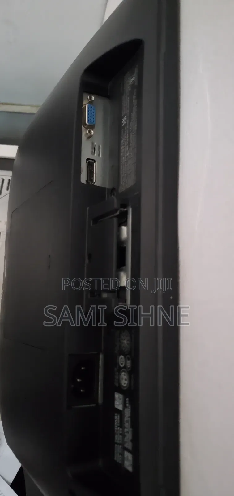 Dell 17 Inch Monitor Dp (Display Port) Support and Vga