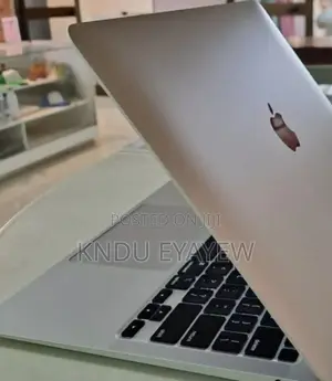 New Laptop Apple MacBook Pro M1 8GB Apple M1 SSD 256GB