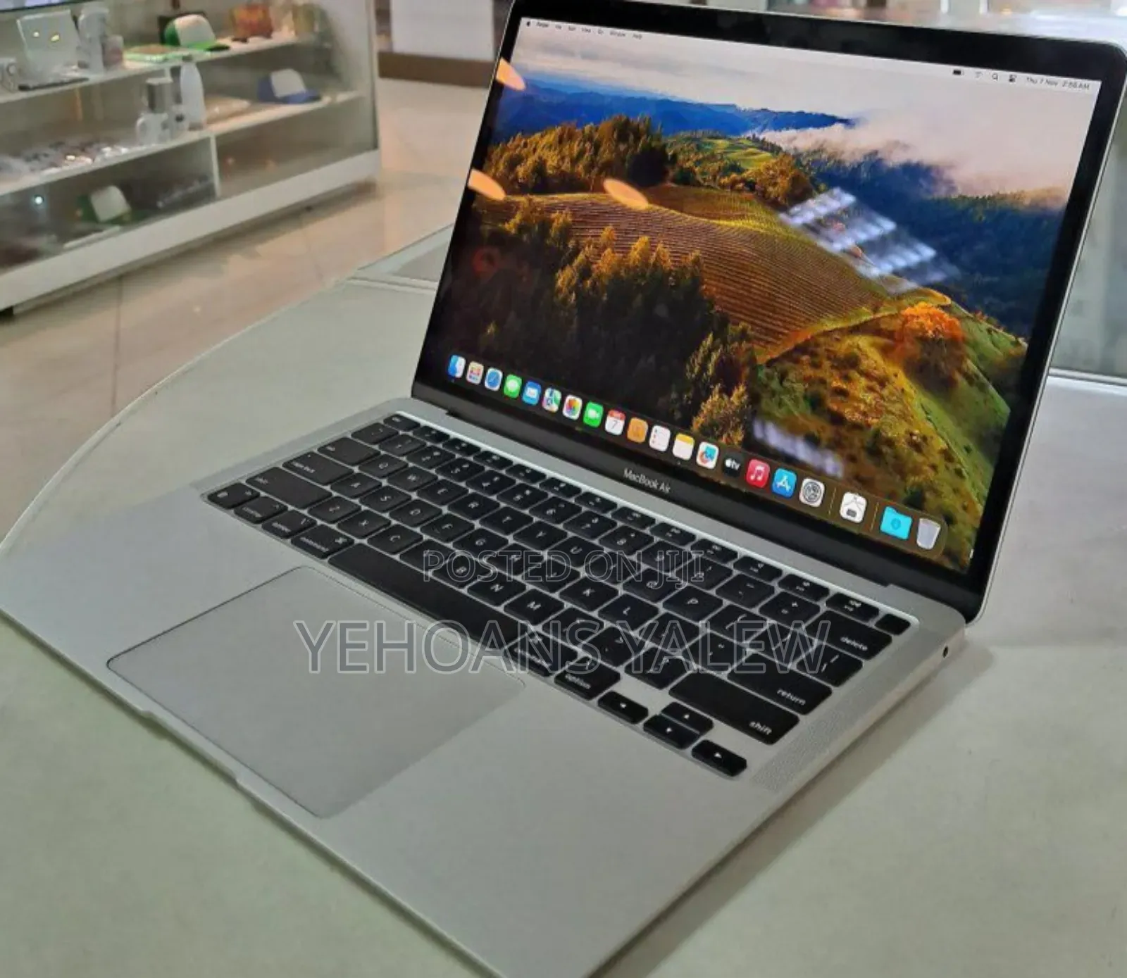 New Laptop Apple MacBook Air 2020 M1 8GB Apple M1 SSD 256GB