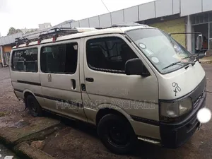 Photo - Toyota HiAce 2004 Silver