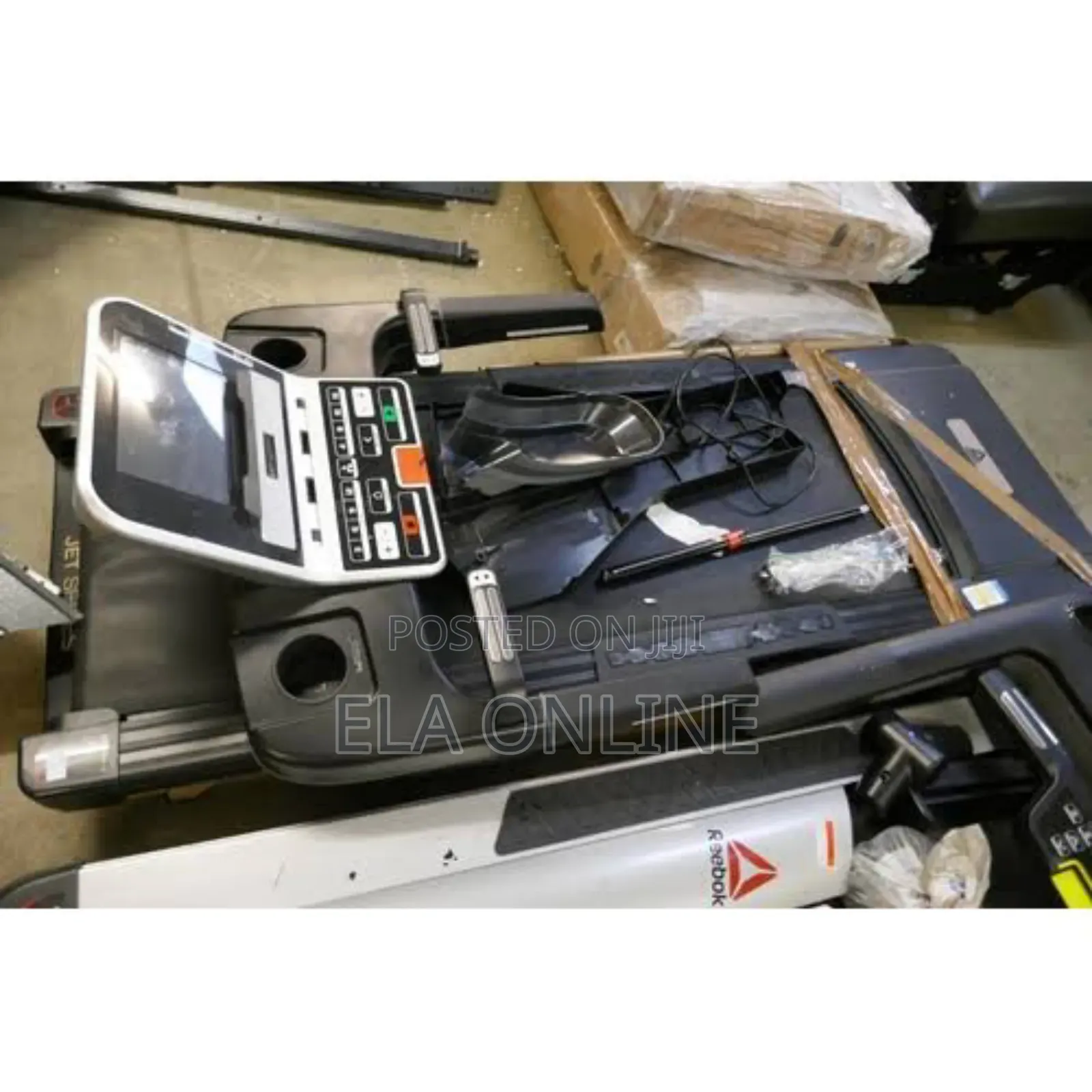 Reebok ጄ300 ግሩም የስፖርት ብራንድ