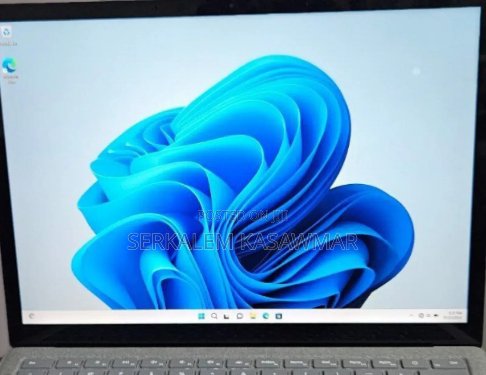 New Laptop Microsoft Surface 8GB Intel Core I5 SSD 256GB