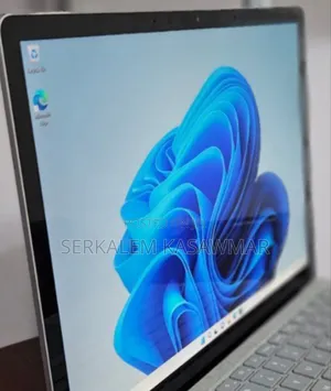 New Laptop Microsoft Surface 8GB Intel Core I5 SSD 256GB