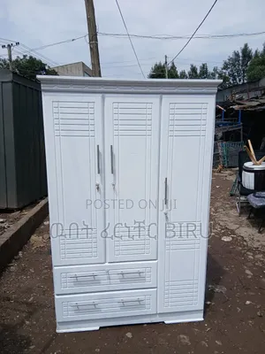 በኢምዴፍ የተሰራ ቁም ሳጥን ስፋት 1/20