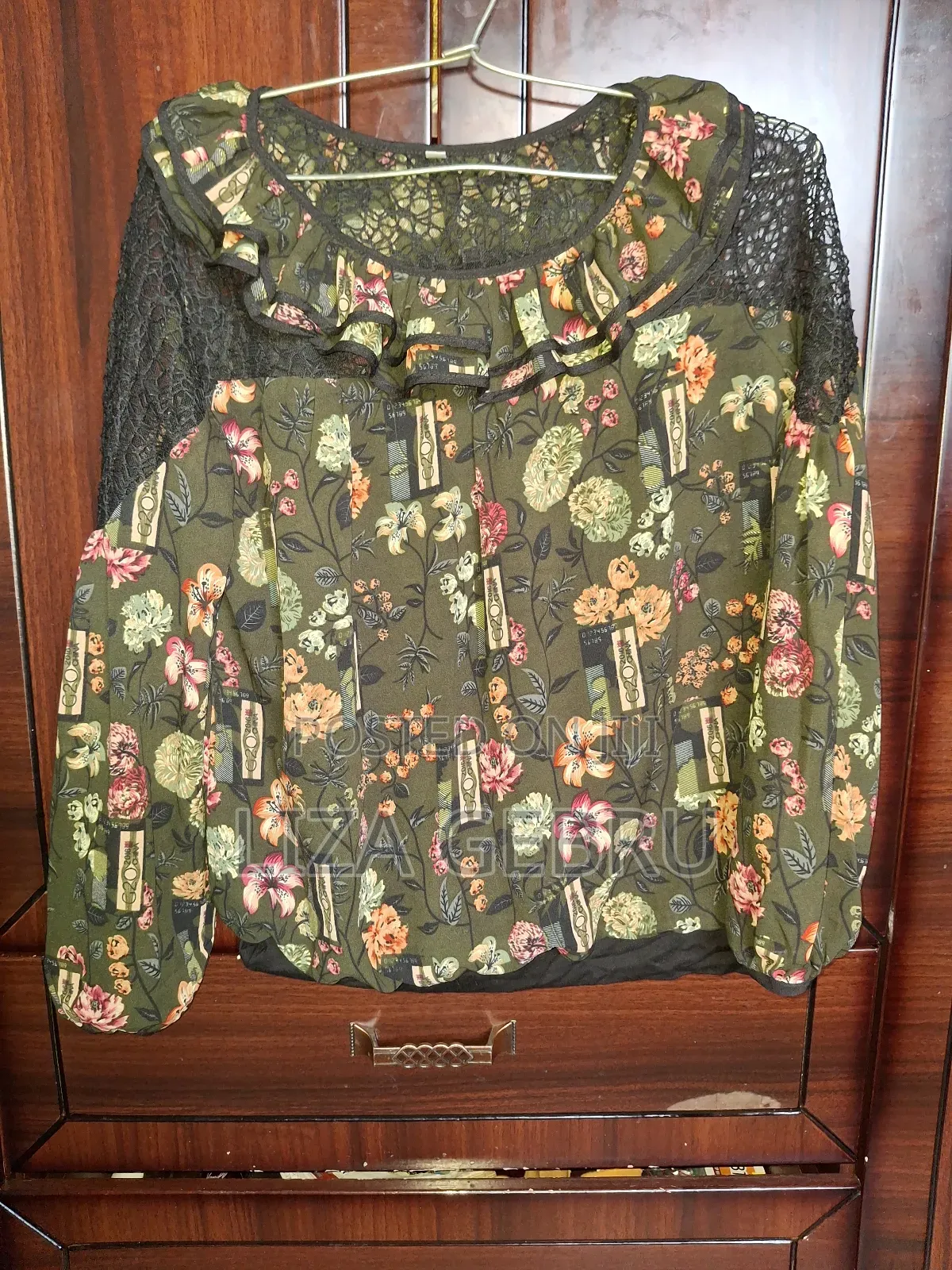 Used Like New Shirt. Size S,M