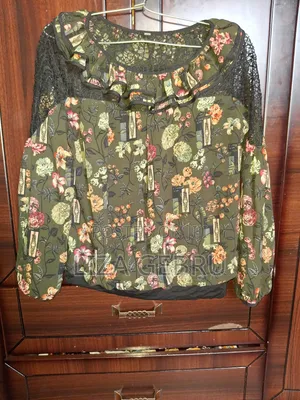 Used Like New Shirt. Size S,M