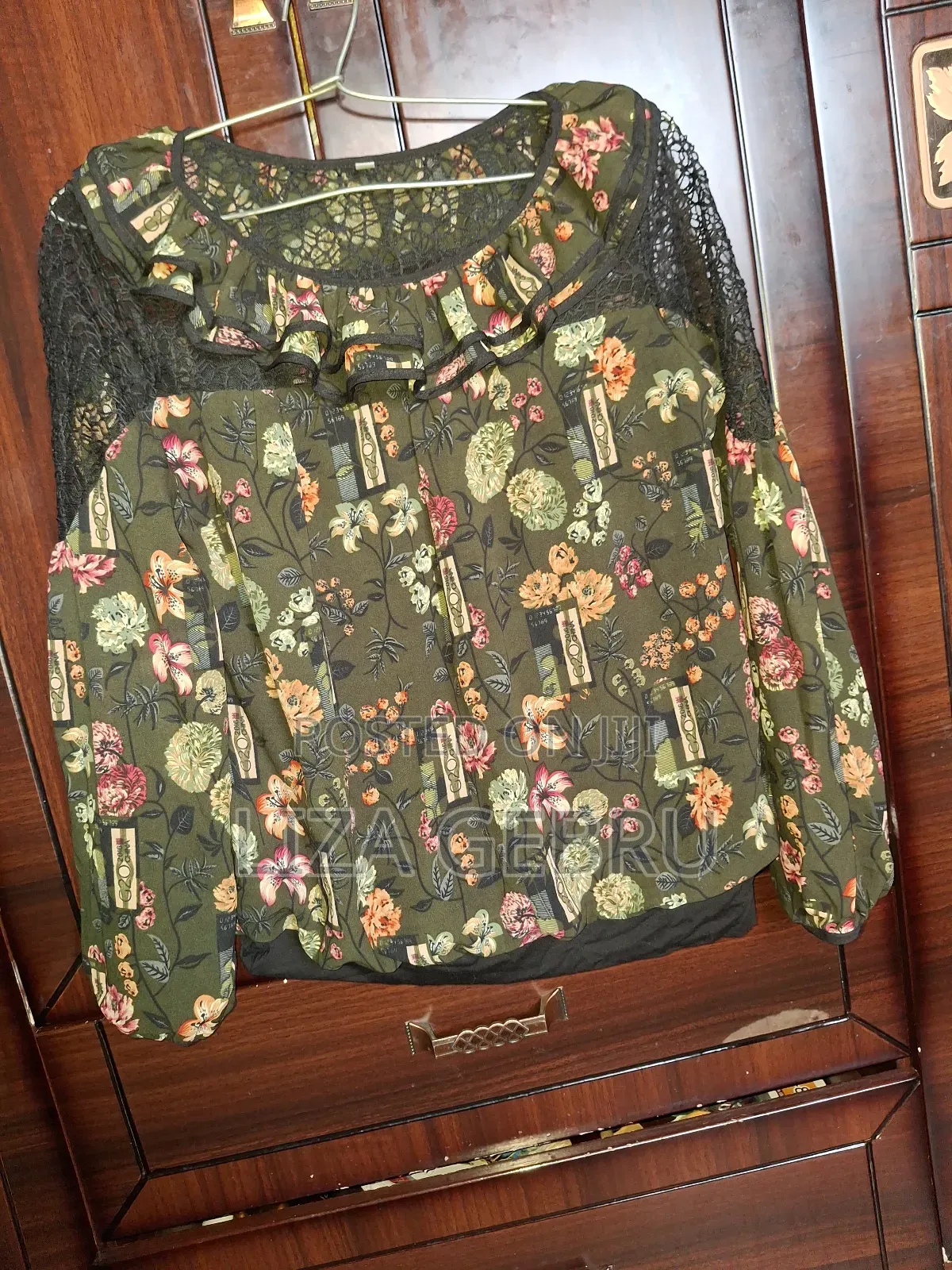 Used Like New Shirt. Size S,M