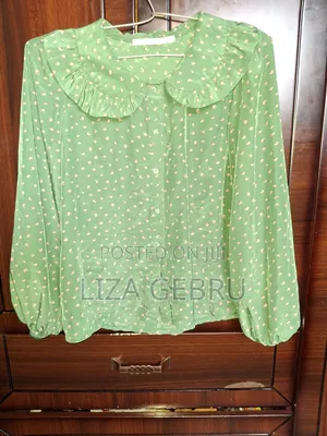 Used Like New Shirt. Size S,M