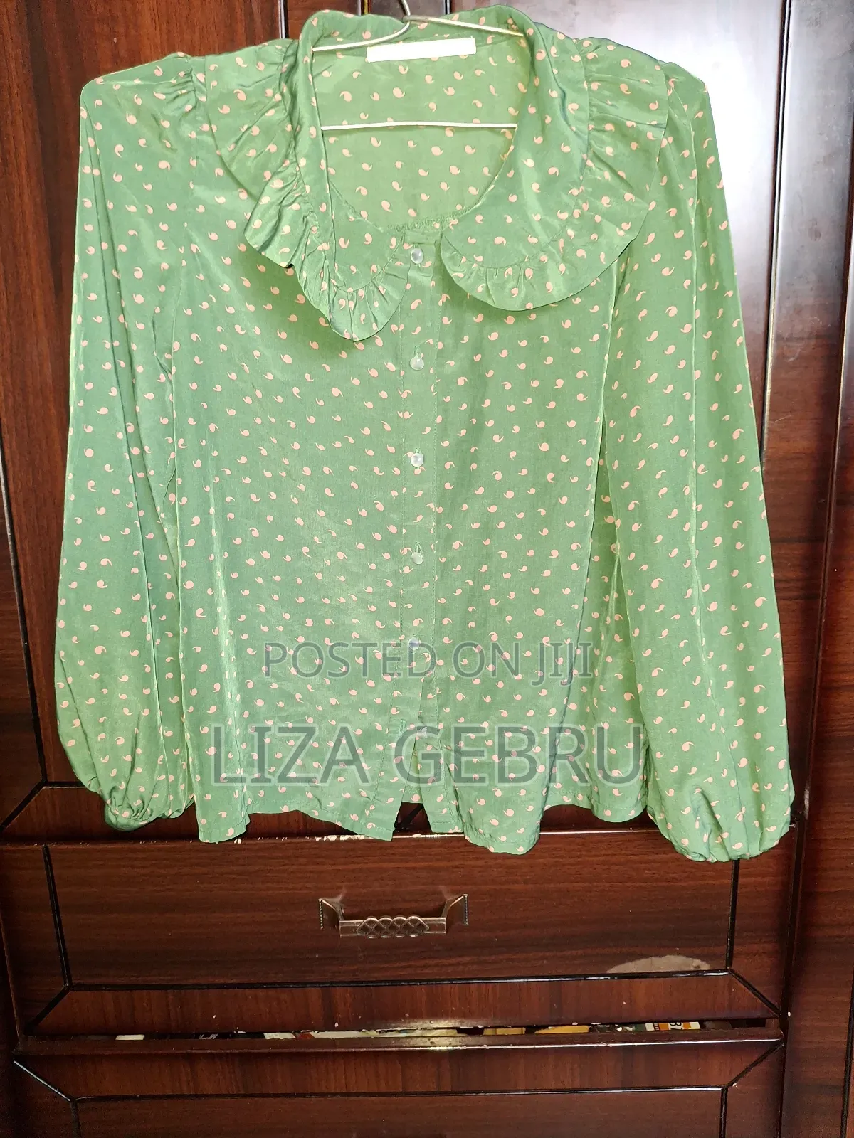 Used Like New Shirt. Size S,M