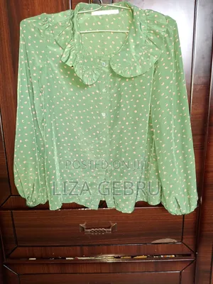 Used Like New Shirt. Size S,M