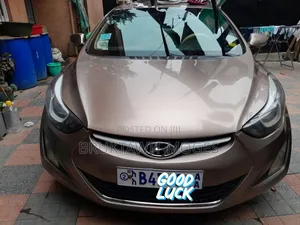 Photo - Hyundai Elantra 2015 Gold
