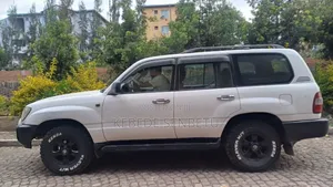 Toyota Land Cruiser 2002 White