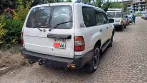 Toyota Land Cruiser 2002 White