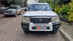 Photo - Toyota Land Cruiser 2002 White