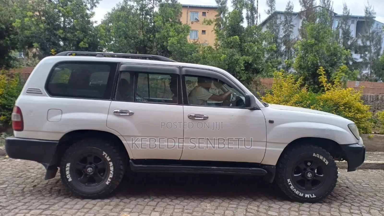 Toyota Land Cruiser 2002 White